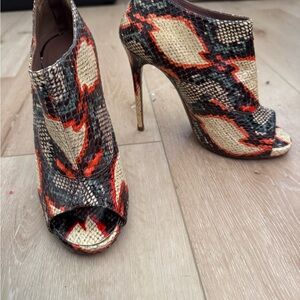 Tabitha Simmons snakeskin High Heels 37